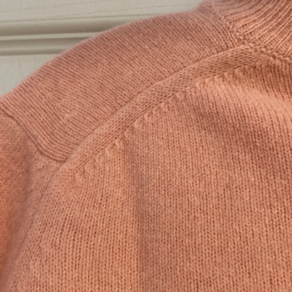 Gorgeous pink wool sweater size XS/Small
Like new from France - Picture 6 of 6